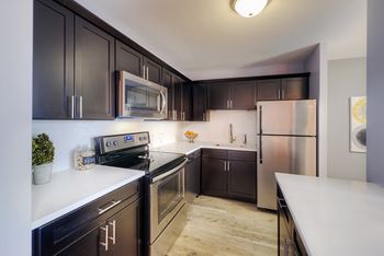 Stainless steel appliance package (in select units)